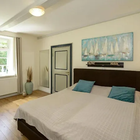With 2 Bedrooms Uelvesbull