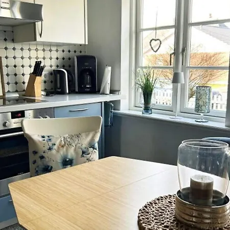 With 2 Bedrooms Casa vacanze Uelvesbull
